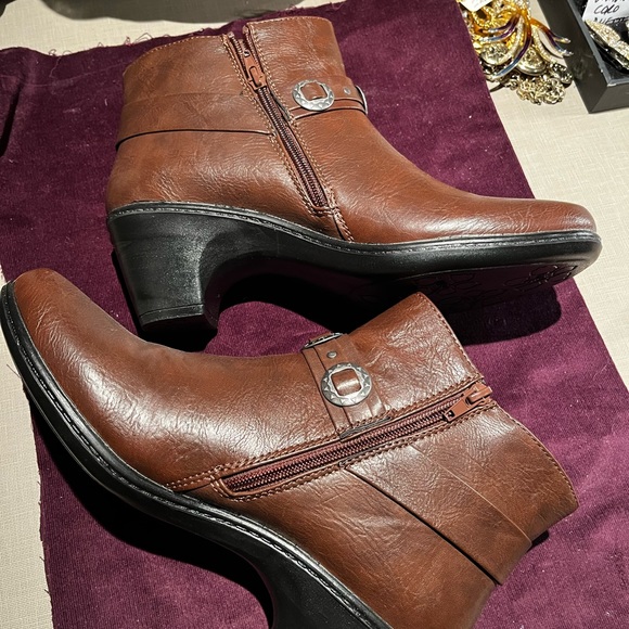 Ankle boots. Brown. These are really comfortable.  Size 10 W. - Picture 4 of 5